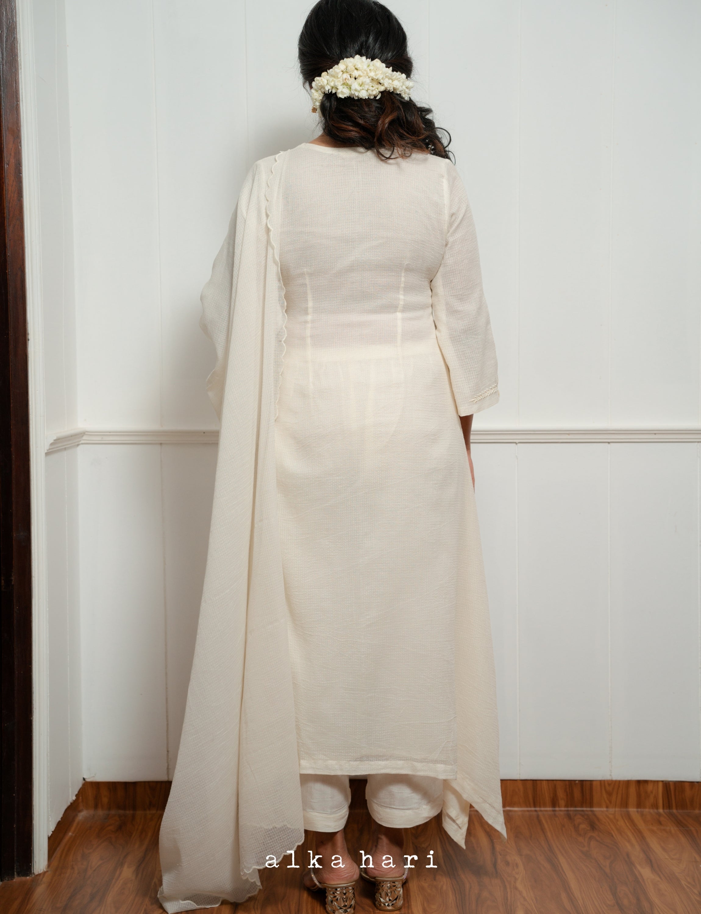 Hamsini Kurta